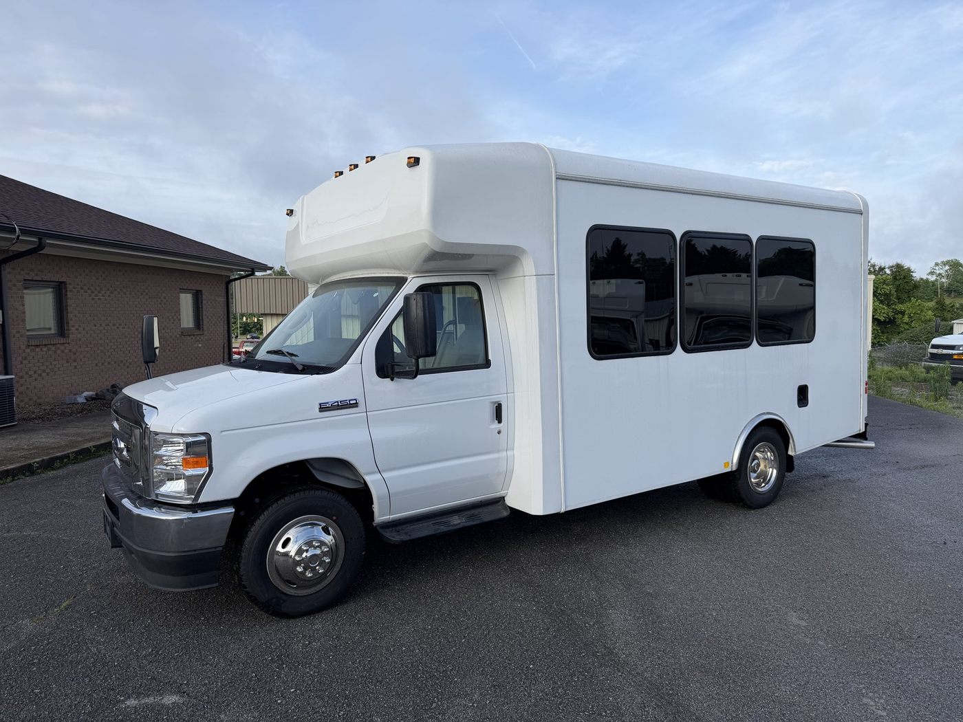 2026 HLE MAVRYK on a 2025 Ford E450 — photo 2