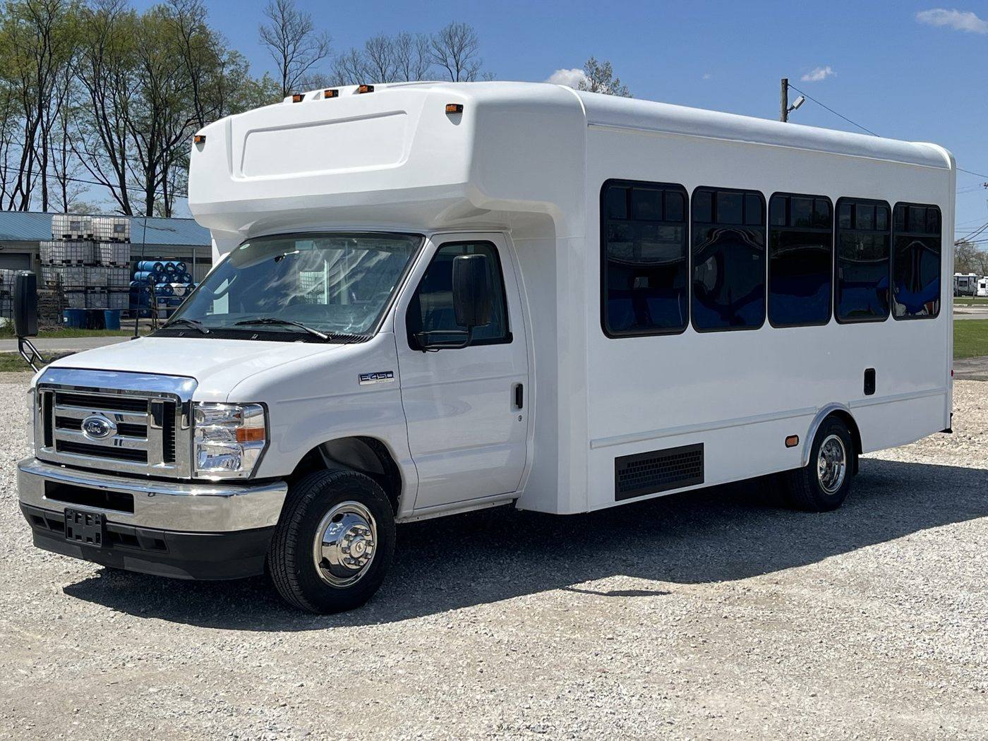 2026 HLE MAVRYK on a 2024 Chevrolet 4500 — photo 2